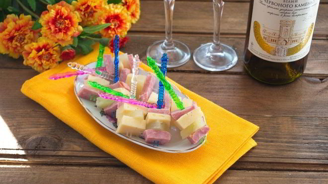 Рецепт канапе с ветчиной и сыром