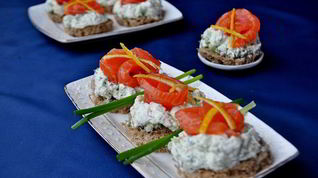 Рецепт Канапе закусочные с семгой и сырным кремом
