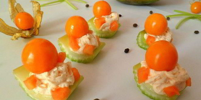 Рецепт Канапешек из сельдерея, папайи, сливочного сыра и физалиса