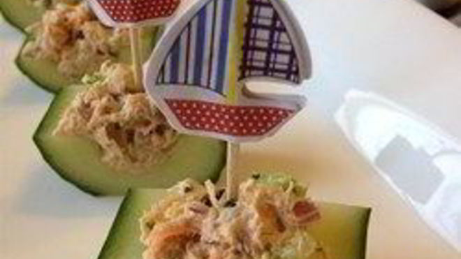 Рецепт лодочек-канапе из огурцов с тунцом