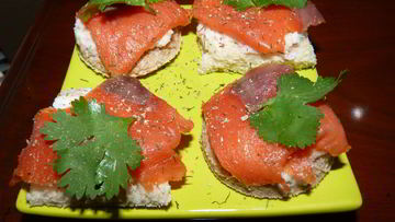 Рецепт Нежных канапе с копченым лососем