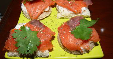 Рецепт Нежных канапе с копченым лососем