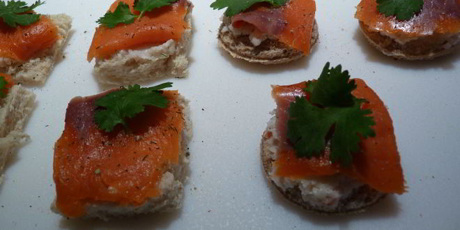 Рецепт нежных канапе с копченым лососем