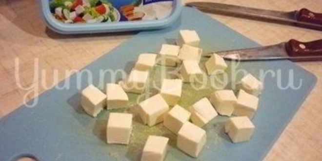 Рецепт пикантных канапе с сыром, фруктами и маслинами