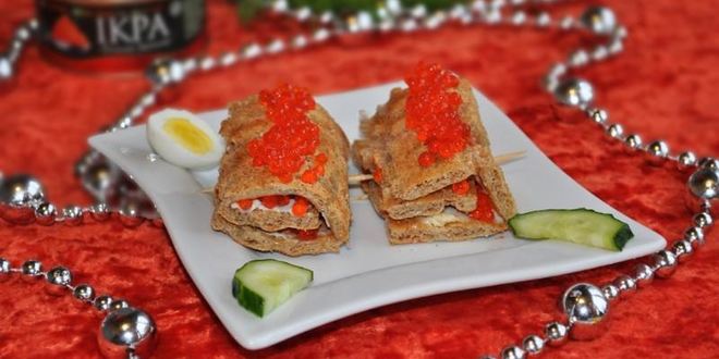 Рецепт Простых канапе с сыром огурцом и икрой из хлебцев