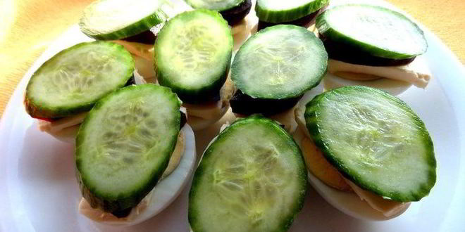 Рецепт рыбного канапе на маринованных яйцах