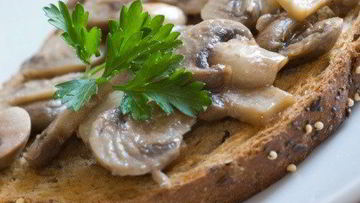 Рецепт Теплых канапе с грибами, жареным луком и пармезаном