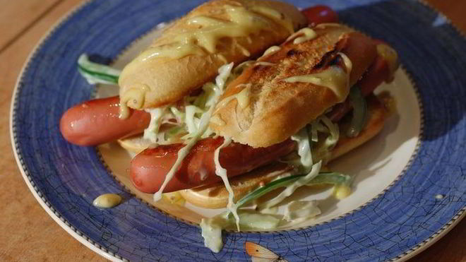 Рецепт хот-догов с зелеными овощами и горчичным майонезом