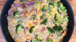 Рецепт Фриттаты с копченым лососем и брокколи