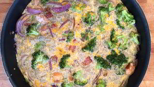 Рецепт Фриттаты с копченым лососем и брокколи