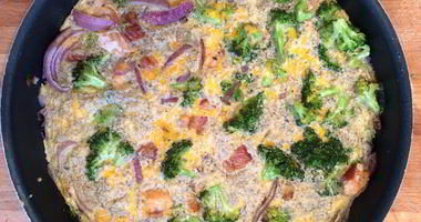 Рецепт Фриттаты с копченым лососем и брокколи