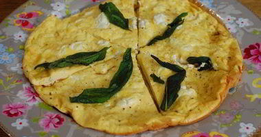 Рецепт Фриттаты с козьим сыром и шалфеем