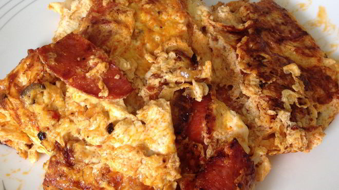 Рецепт омлета с чоризо и красным перцем