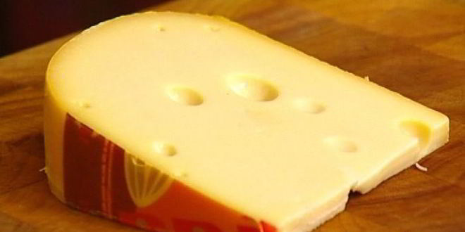 Рецепт омлета с копченой ветчиной, сыром и свежей зеленью