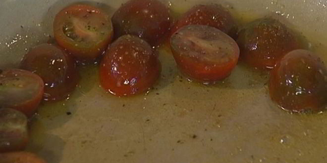 Рецепт омлета с козьим сыром, помидорами и базиликом