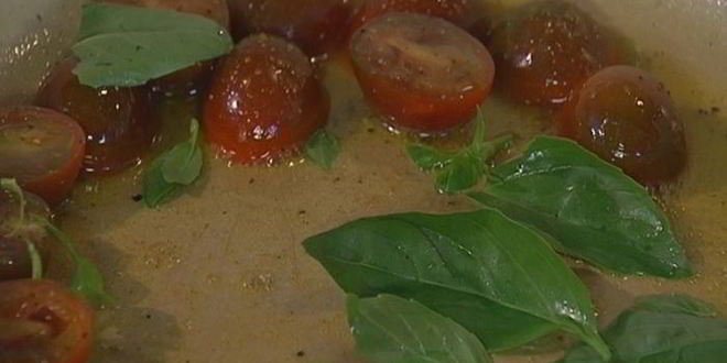 Рецепт омлета с козьим сыром, помидорами и базиликом