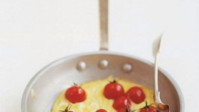 Рецепт омлета с помидорами черри и сыром