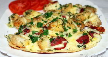 Рецепт Омлета с сосисками, сыром и хлебом