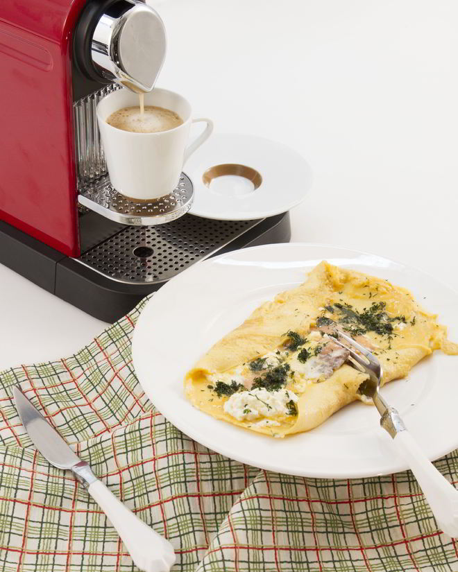 Рецепт омлета с водкой и лососем