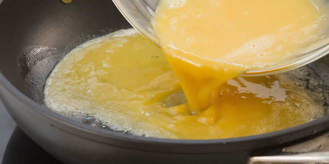 Рецепт омлета с водкой и лососем