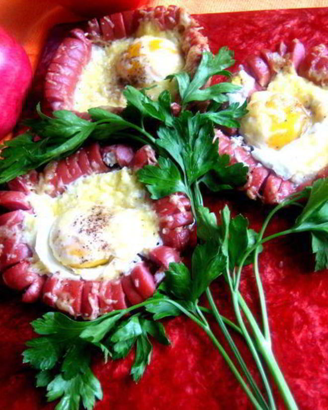 Рецепт омлетного цветочка под сыром джюгас