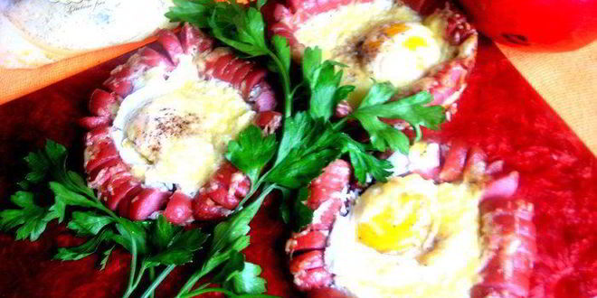 Рецепт омлетного цветочка под сыром джюгас