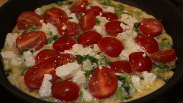 Рецепт Открытого омлета с фетой и помидорами черри