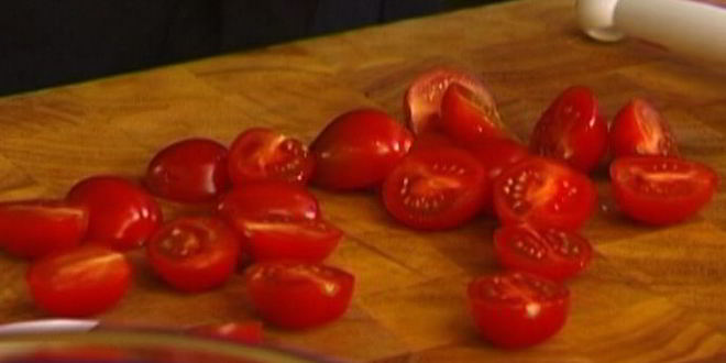 Рецепт открытого омлета с фетой и помидорами черри