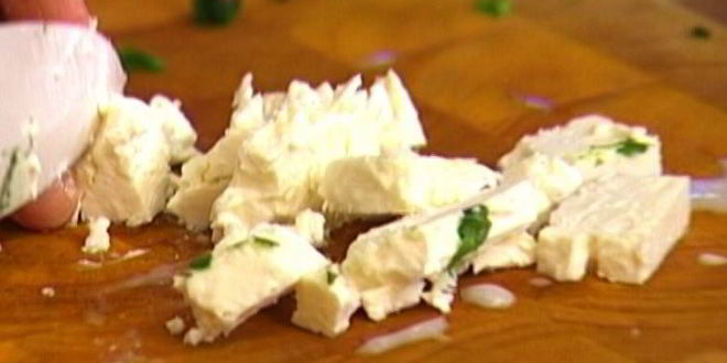 Рецепт открытого омлета с фетой и помидорами черри