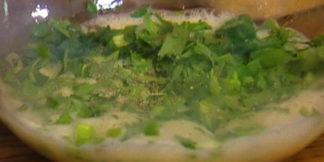 Рецепт открытого омлета с фетой и помидорами черри