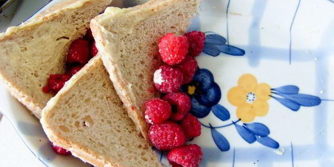 Рецепт запеченного омлета с ягодами