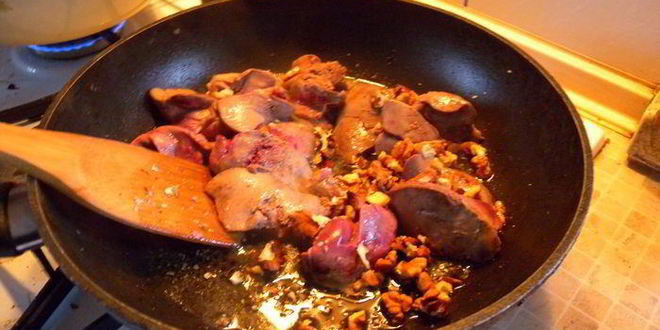 Рецепт куриного паштета со сладким перцем и орехами