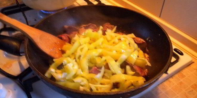 Рецепт куриного паштета со сладким перцем и орехами