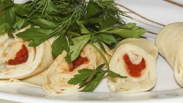 Рецепт Нежных роллов из блинов и красной икры