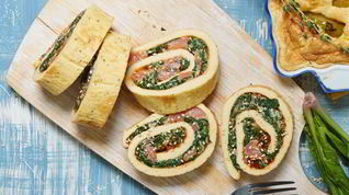 Рецепт Ролла из омлета со шпинатом и лососем в азиатском стиле