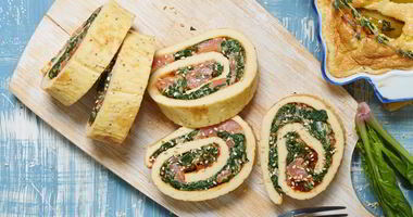 Рецепт Ролла из омлета со шпинатом и лососем в азиатском стиле