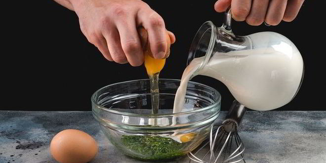 Рецепт роллов из омлета с муссом из лосося и овощами