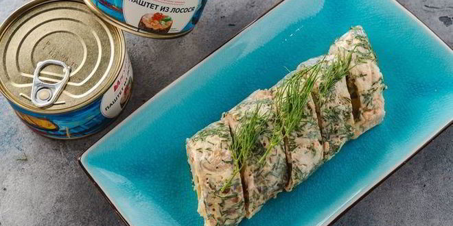 Рецепт роллов из омлета с муссом из лосося и овощами