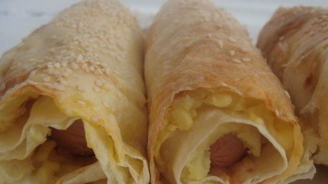 Рецепт роллов с сосисками и картофельным пюре