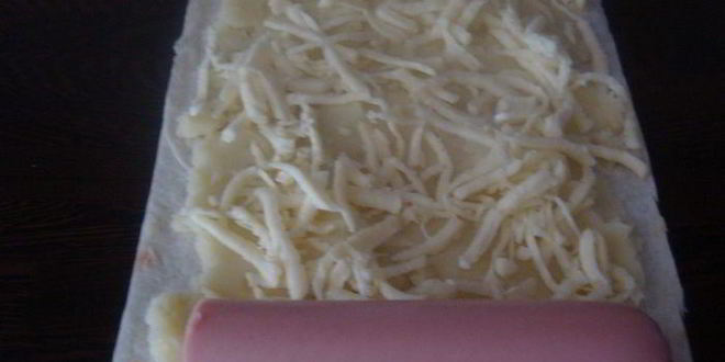 Рецепт роллов с сосисками и картофельным пюре