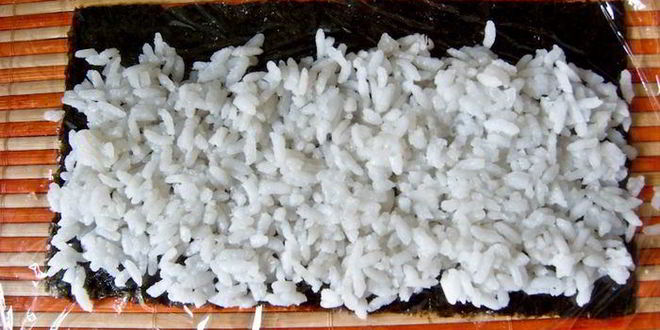 Рецепт суш-ролла без нори с лососем и сыром филадельфия