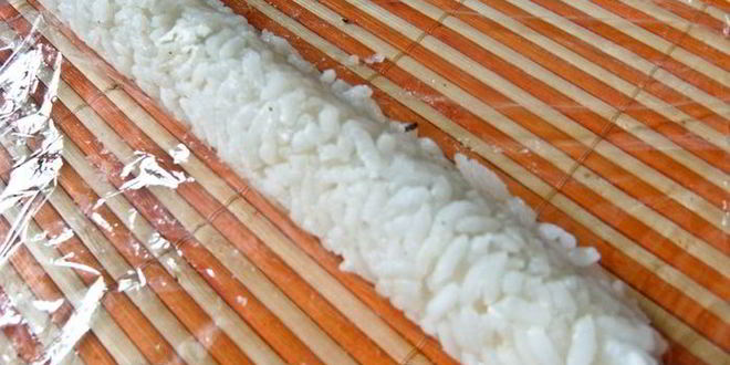 Рецепт суш-ролла без нори с лососем и сыром филадельфия