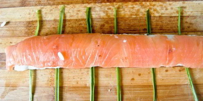 Рецепт суш-ролла без нори с лососем и сыром филадельфия