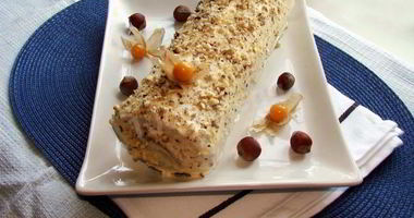 Рецепт Бисквитного рулета с творожной начинкой и орехами