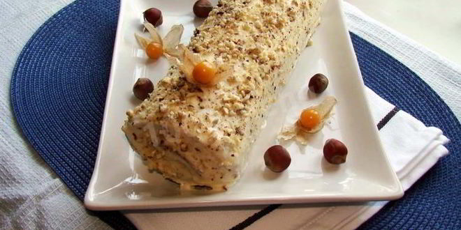 Рецепт Бисквитного рулета с творожной начинкой и орехами