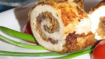 Рецепт Куринных рулетиков с начинкой из слив