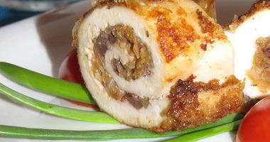 Рецепт Куринных рулетиков с начинкой из слив
