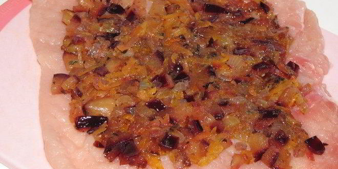 Рецепт куринных рулетиков с начинкой из слив