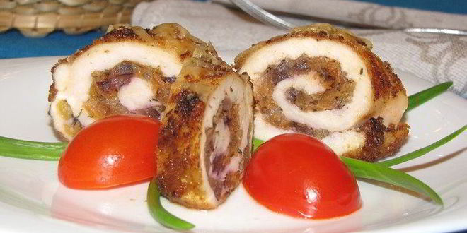Рецепт куринных рулетиков с начинкой из слив
