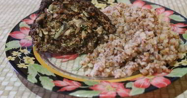 Рецепт Мясного рулета с яйцами и грибами